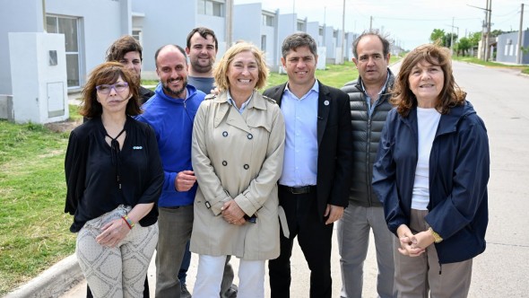 Kicillof recorrió los avances de obras de viviendas en Carlos Tejedor